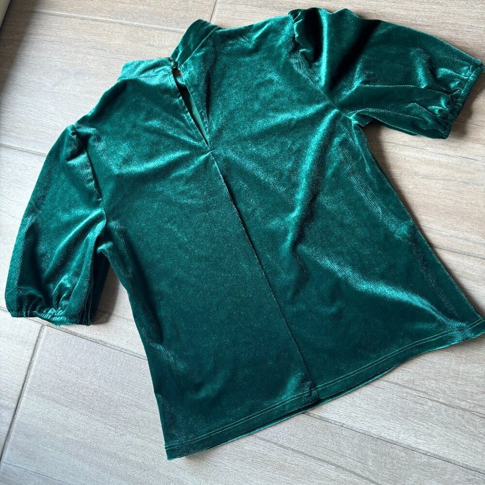 Emerald Green Velvet Puff Sleeve Shirt (Children | Girls | Size L) – NWT - Picture 4 of 5